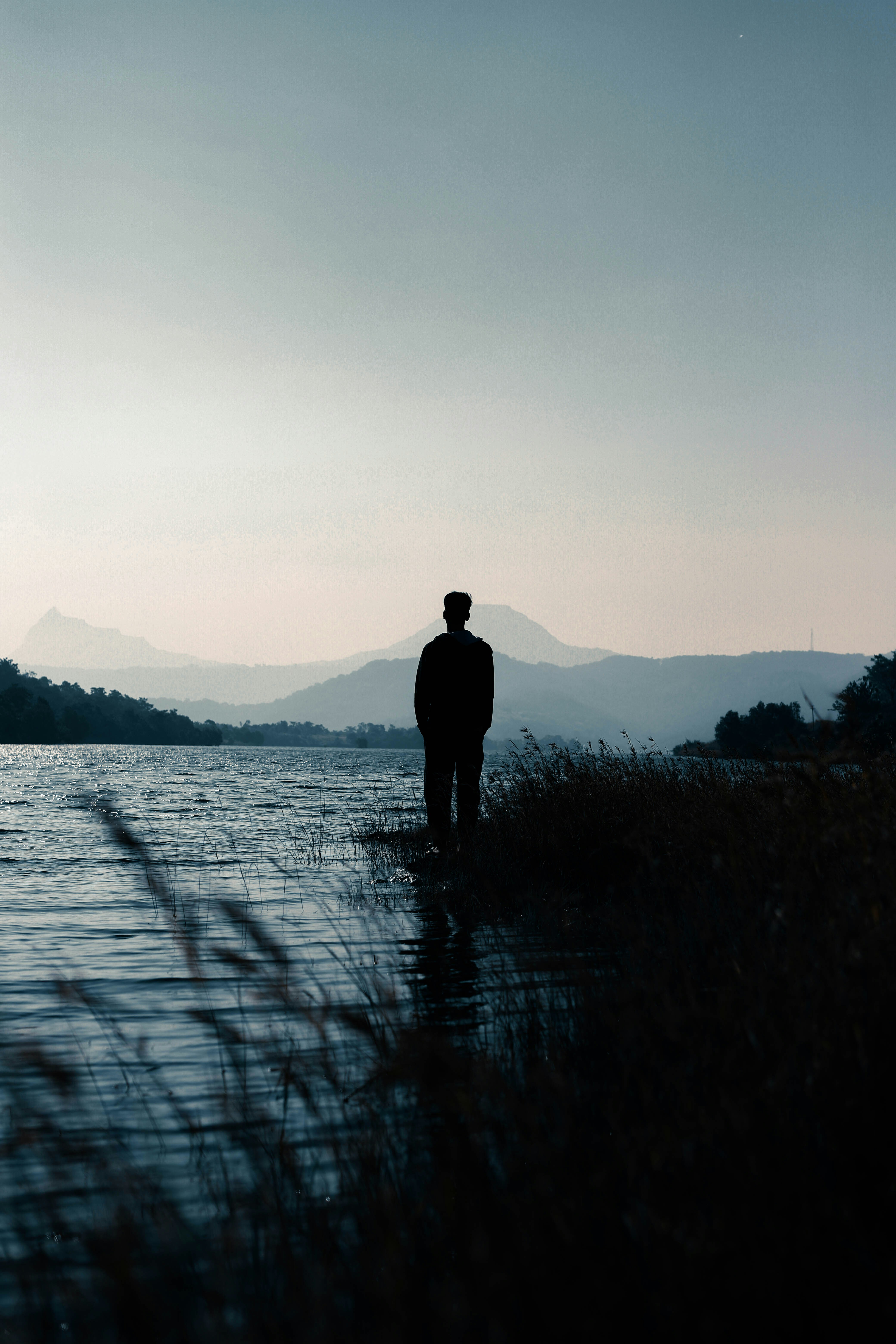 Man standing at the horizon in stillness